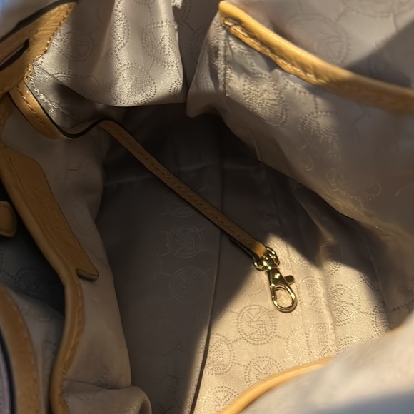 Michael Kors camel, beautiful, leather two zipper compartments with zipper close - Picture 7 of 10